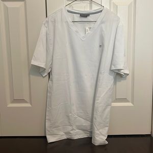Men’s RW&CO v-neck classic white t-shirt, Size L, NWT